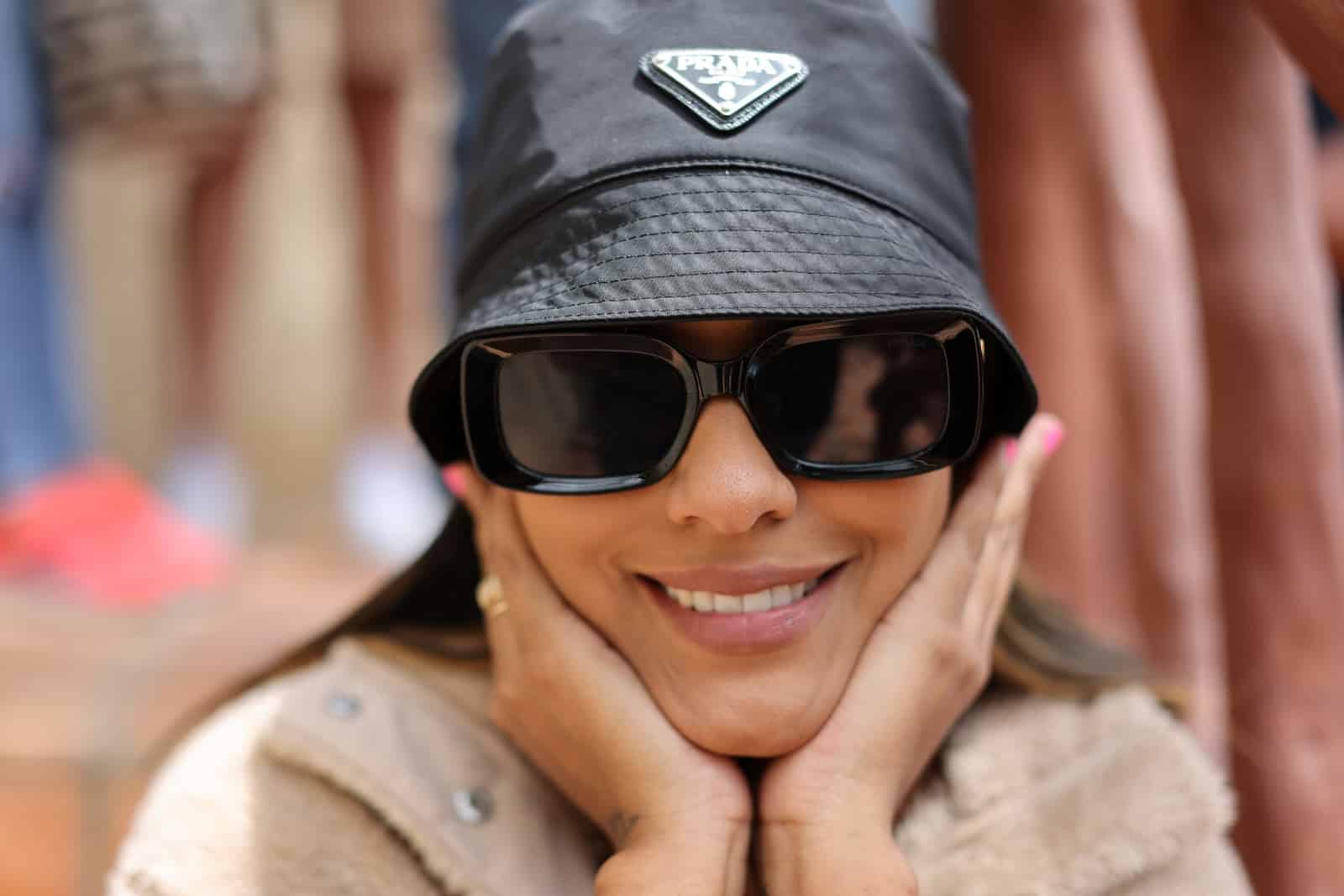 Zuckerberg is Pradát viselhet?