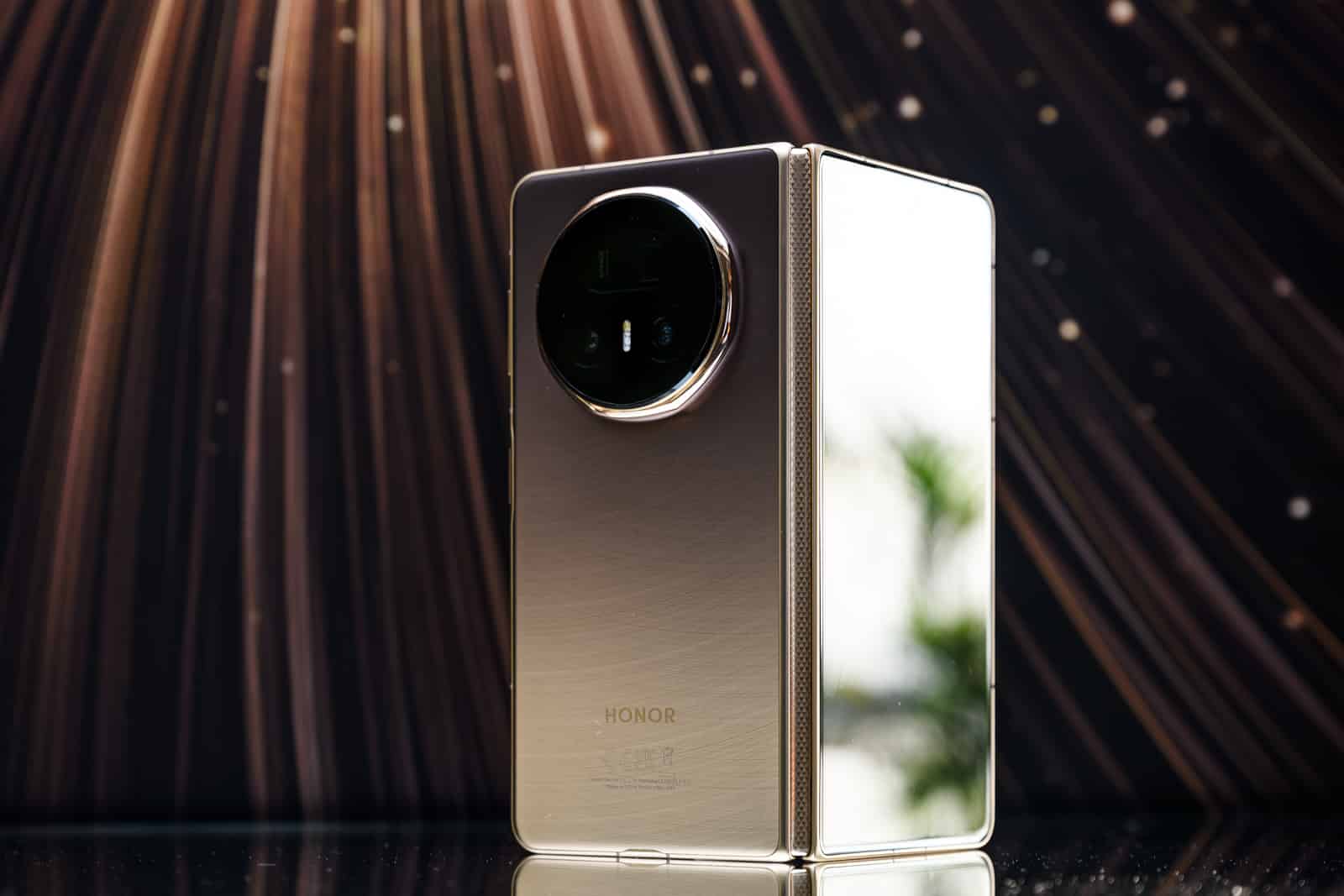 Megérkezett Magyarországra a hajlítható telefonok új ikonja