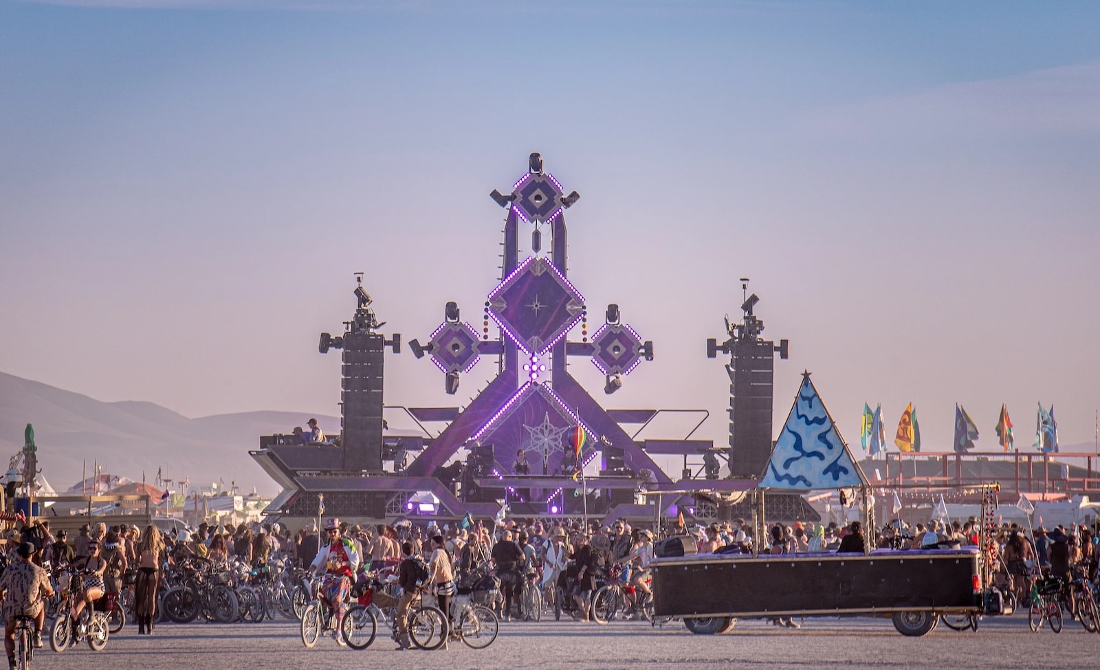 Bűnügyi helyszín lett a szilícium-völgyi tech-elit játszótere, avagy gyilkosság a Burning Man fesztiválon