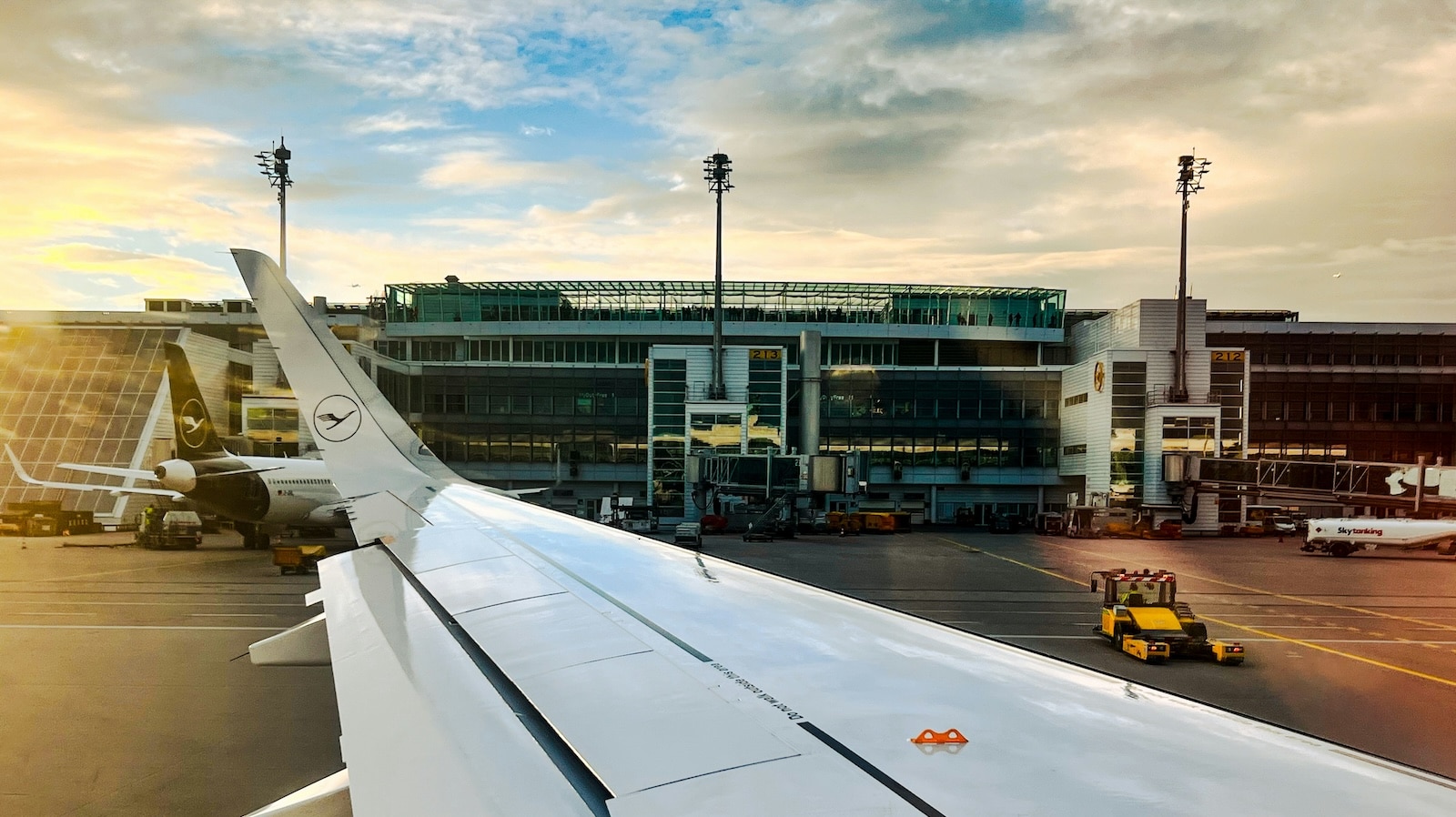 Lezárások és járattörlések után lézerrel védik a drónoktól a müncheni repülőteret