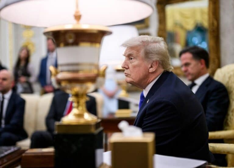 Trump új exportkorlátozásokat fontolgat Kínával szemben – Ezúttal a kritikus szoftverekről van szó