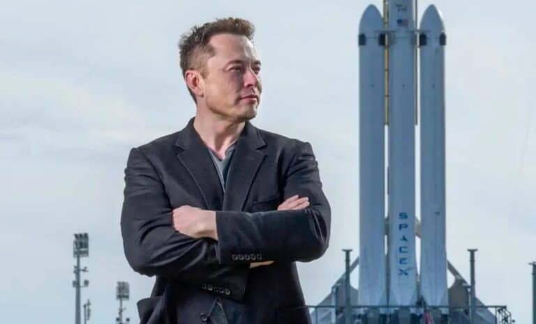 Elon Musk az első félbillió dolláros férfi a történelemben