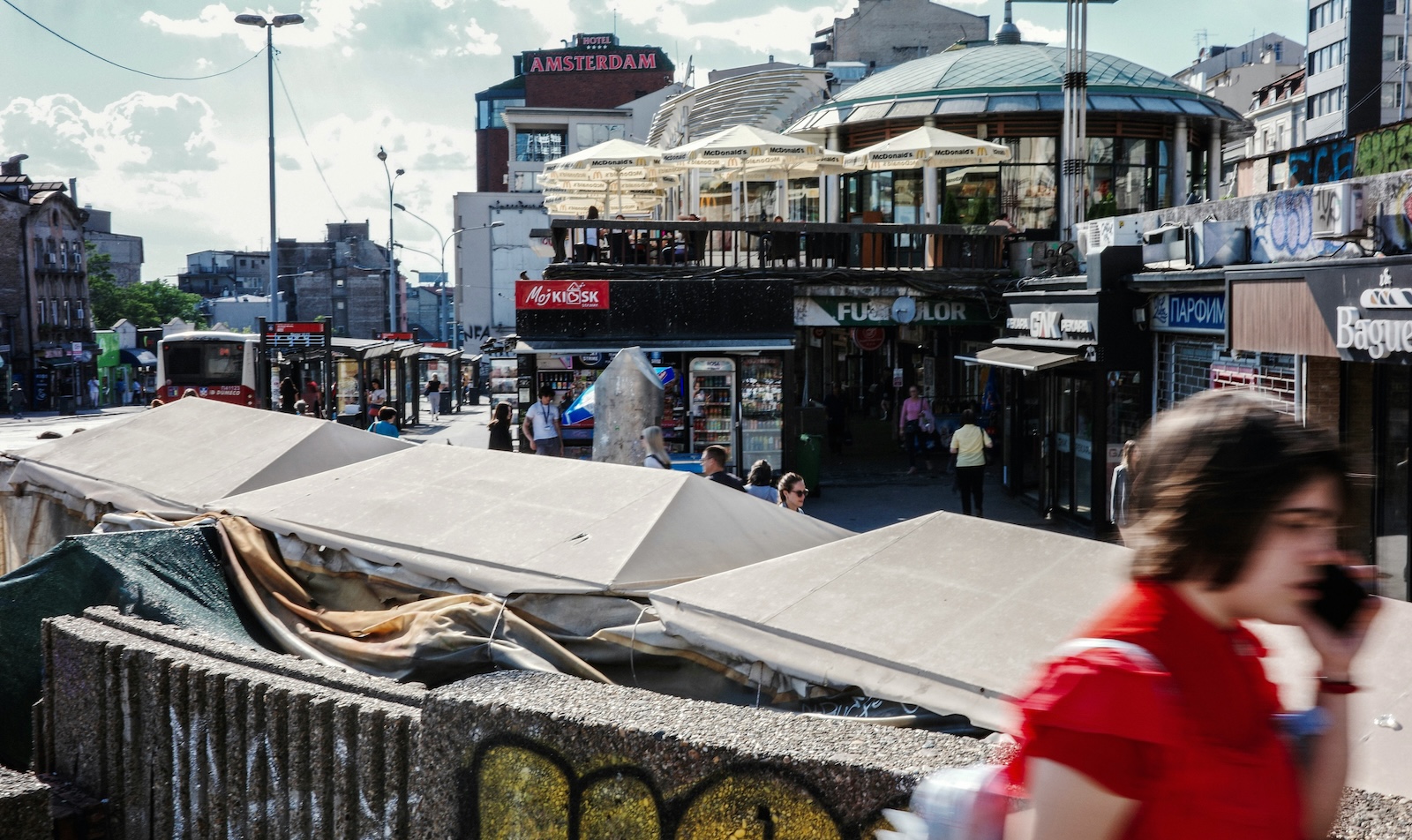 Intruzív mobiltelefon-megfigyelést tervezett a szerb nemzetbiztonság