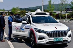 Gyalogosokat gázolt a Baidu robotaxija, óriási káoszt okozott az utcán
