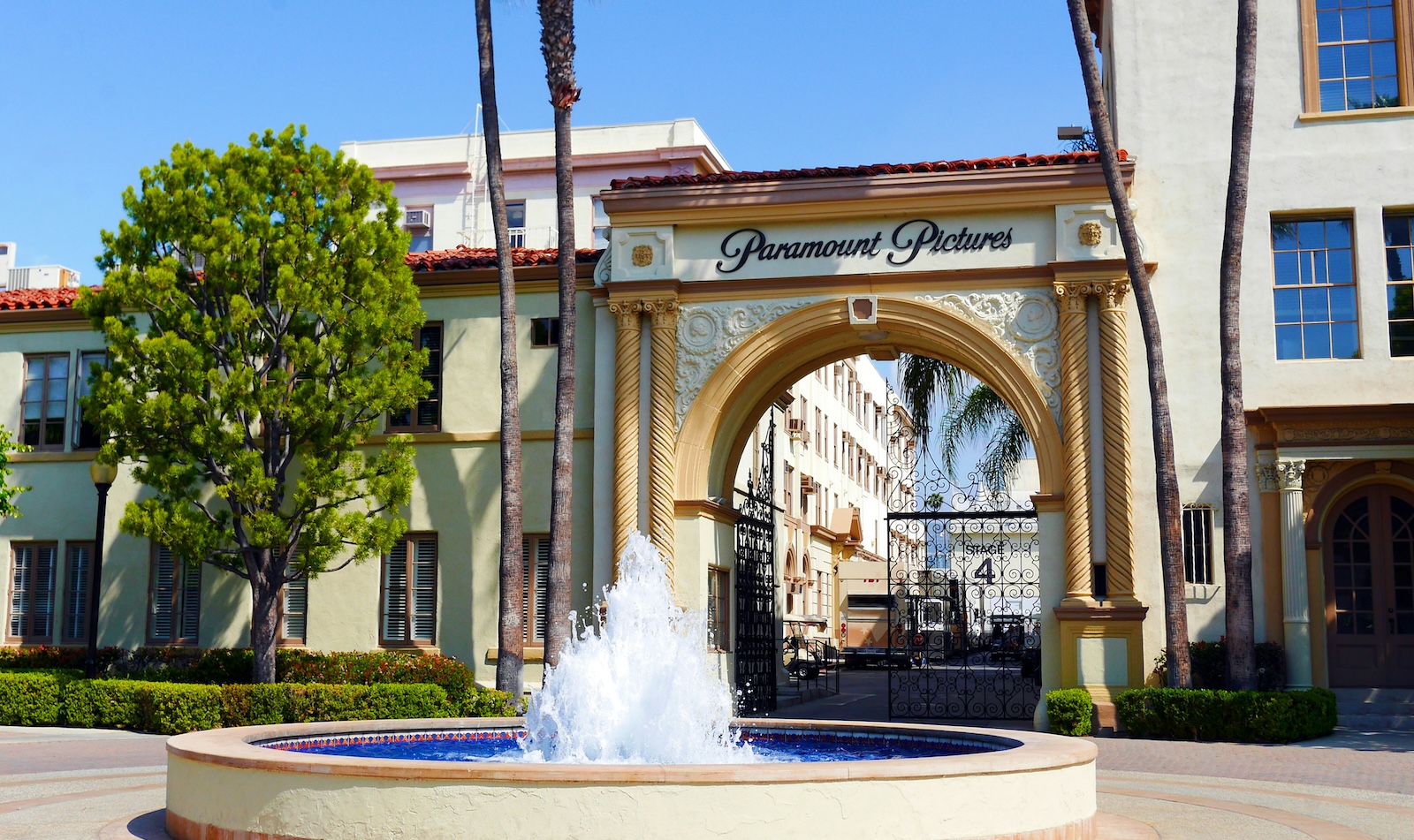 Százmilliárdos ajánlatával mindenkit meglepett a Paramount