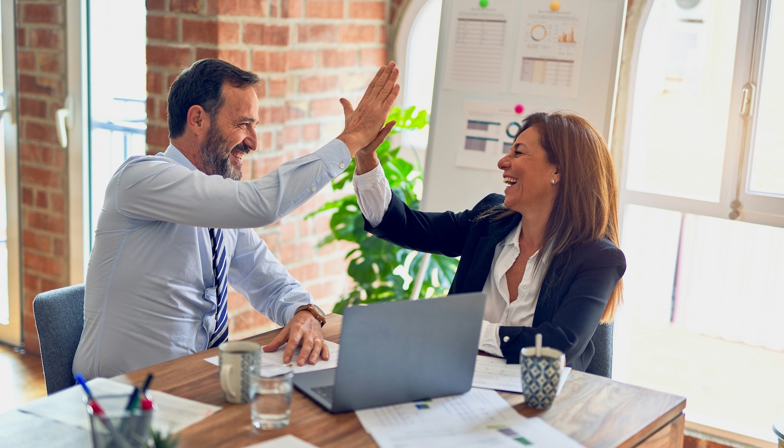 Magyarországon is tombol az MI-láz: öt ágazati megoldás, amivel már most pörögnek a cégek