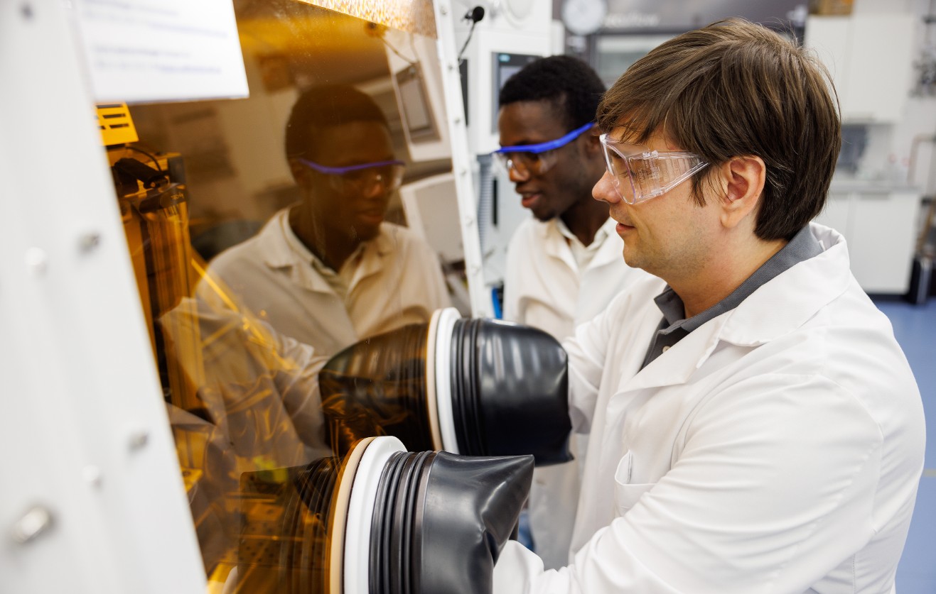 Ragyogó újítás lehet az ón-perovszkit napelem – Váratlan eredményt hozott a 600 órás teszt